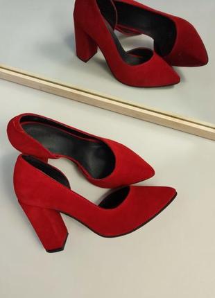 Красные замшевые туфли лодочки на удобном каблуке2 фото