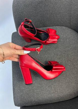 Красные замшевые туфли лодочки на удобном каблуке10 фото