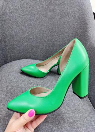 Зеленые кожаные туфли лодочки много цветов5 фото