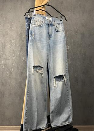 Широкие джинсы с дырками pull &amp; bear1 фото