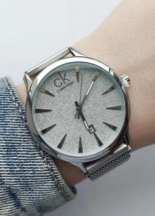 Наручные часы в серебряном цвете3 фото