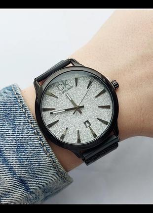 Наручные часы в черном цвете3 фото