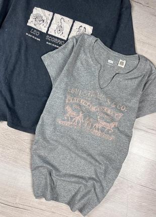 Меланжева футболка levis