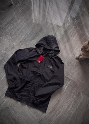 Осеняя чёрная ветровка куртка the north face с капюшоном чорна чоловіча вітровка the north face