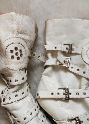 Белые натуральные кожаные сапоги на высоком каблуке шпилька серебряная стрип стразами6 фото