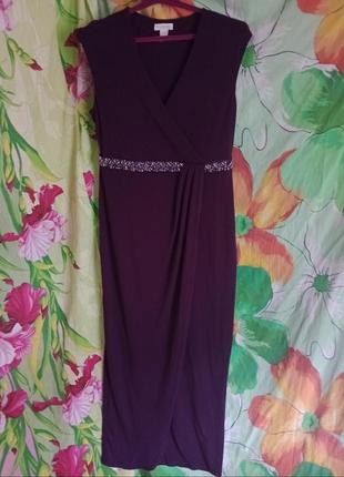 Ошатне фірмове плаття максі з камінням довге в однотонний фіолетовий колір.