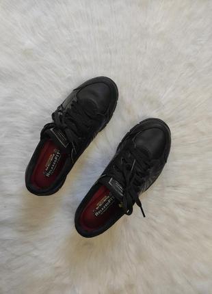 Черные натуральные кожаные кроссовки кеды шнуровкой черной подошвой relaxed skechers3 фото