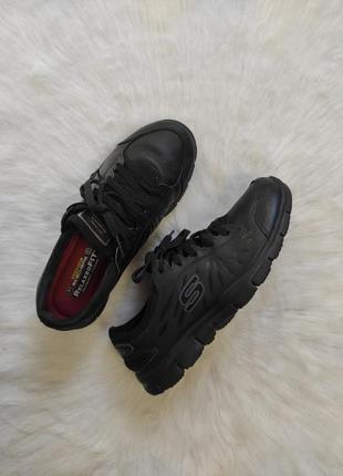 Черные натуральные кожаные кроссовки кеды шнуровкой черной подошвой relaxed skechers2 фото