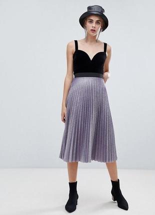 Чорний оксамитовий боді з v-подібним декольте bershka. розмір xs