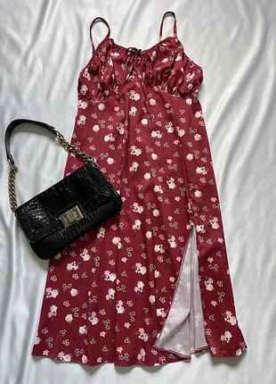 Трендова сукня з розрізом на ніжці, плаття в квітковий принт