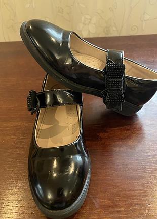 Кожаные лаковые туфельки на девочку 30р ( 19.5см)