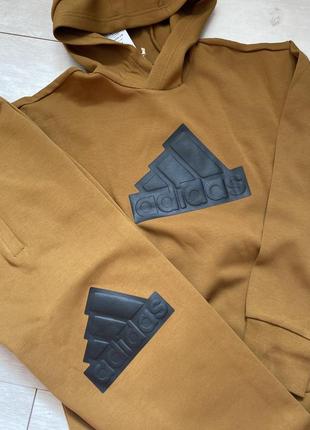 Чоловічий спортивний костюм зуді брюки adidas future icons badge of sport hoodie brown9 фото