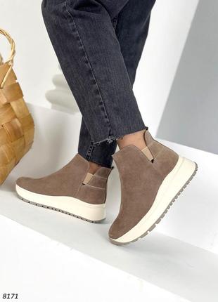 Женские комфортные замшевые демисезонные/зимние ботинки цвета капучино2 фото