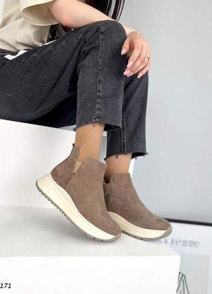 Женские комфортные замшевые демисезонные/зимние ботинки цвета капучино3 фото