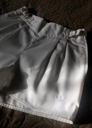 Женские шорты adidas