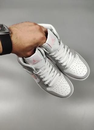 Женские кроссовки nike air jordan 1 white gray pink7 фото