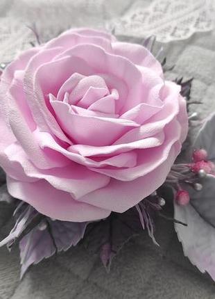 Заколка с розовой розой