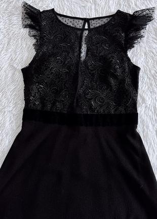 Черное платье lipsy с кружевным верхом1 фото