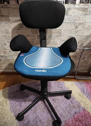 Стул компьютерный, вращающийся на колесиках