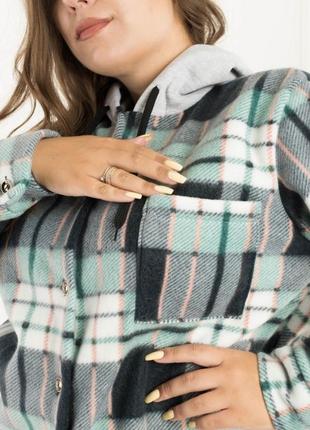 Женская теплая рубашка в клетку с капюшоном на флисе осень зима3 фото