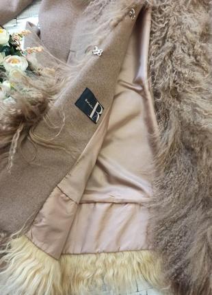 Шикарное эксклюзивное пальто с натуральным мехом ламы4 фото