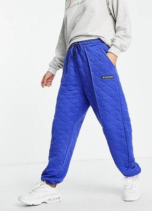 Теплые стеганые, прошитые спортивные штаны свободного кроя