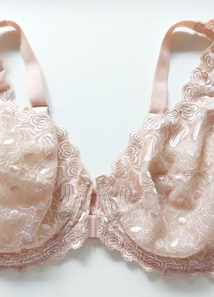 Бюстгальтер с вышивкой