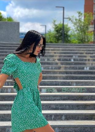 Платье мини рукава фонарики с открытой спиной на завязках платья синяя зеленая с цветочным принтом4 фото