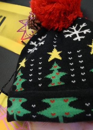 Новогодняя шапка с помпоном снежинки,елки2 фото