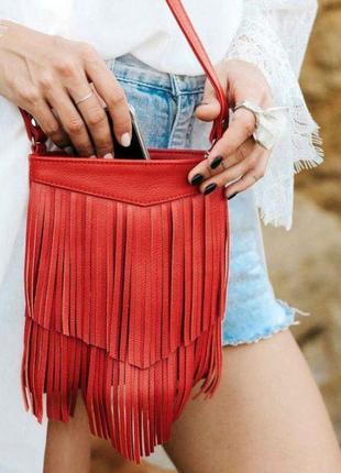 Кожаная женская сумка с бахромой мини-кроссбоди fleco красная10 фото