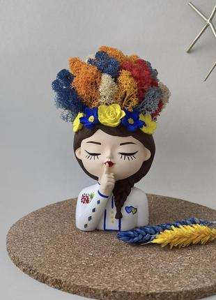 Кашпо "патриотическая девушка в веночке" мох декор