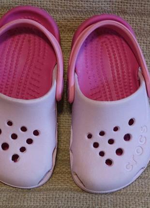 Фірмові босоніжки-сабо рожевого кольору crocs з 5 (22 р.).4 фото