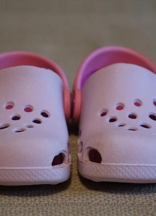 Фірмові босоніжки-сабо рожевого кольору crocs з 5 (22 р.).2 фото