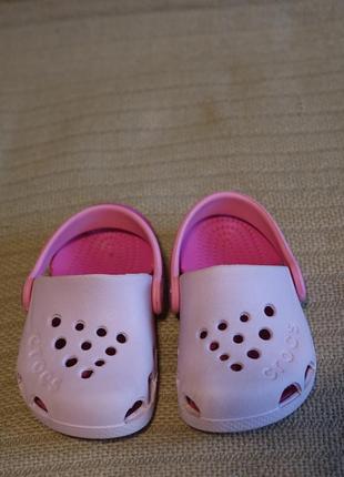 Фирменные босоножки-сабо розового цвета crocs c 5 ( 22 р.).3 фото