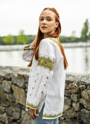 Жіноча сорочка вишита вручну