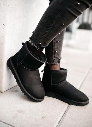 Женские кожаные черные зимние / угги / угги с мехом😍ugg classic mini black😍 ❤️36рр-45рр❤️ уго женские мини, угги мужские черные1 фото