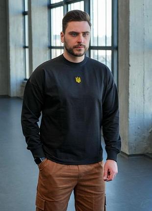 Свитшот с вышитым трезубом