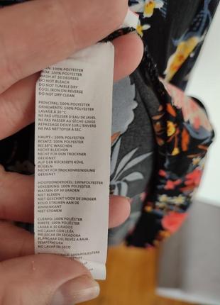 Платье от бренда boohoo с кружевом3 фото