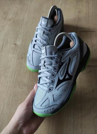 Фирменные детские  кроссовки  футзалки  mizuno,р.32,5