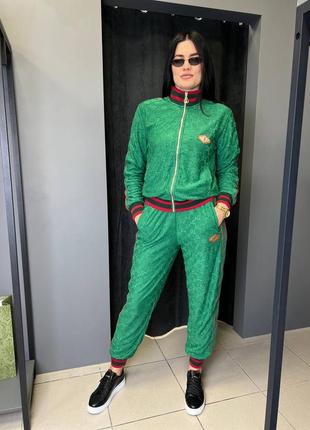 Костюм в стилі gucci