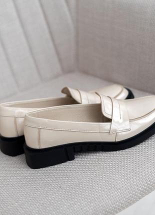 Женские бежевые кожаные туфли лоферы с лаковым напылением 37 р-р 24 см5 фото
