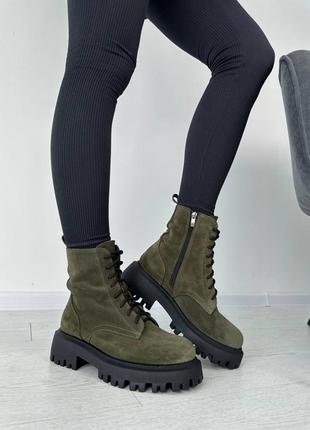Ботинки женские замшевые цвета хаки демисезонные