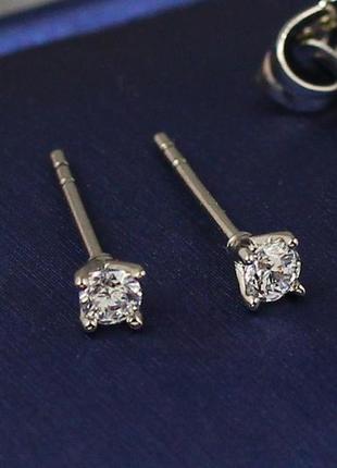 Серьги гвоздики xuping jewelry с камнем на четыре крепления 4 мм серебристые