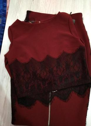 Супер новый костюм темно бордовый,топ с юбкой завышенной,крутая модель.