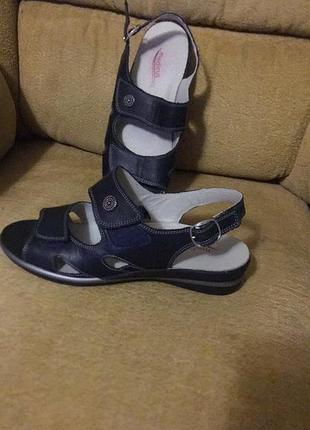 Кожаные босоножки