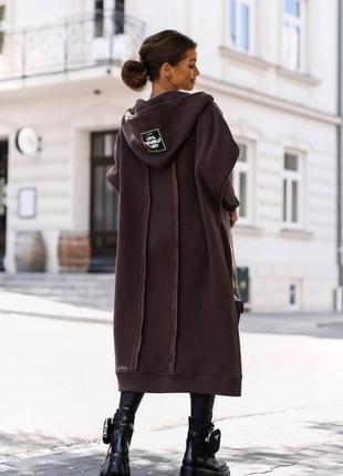 Кардиган удлиненный с двойным капюшоном нашивка рукав спущенный широкий манжет швы наружу по низу манжет ткань трехнить