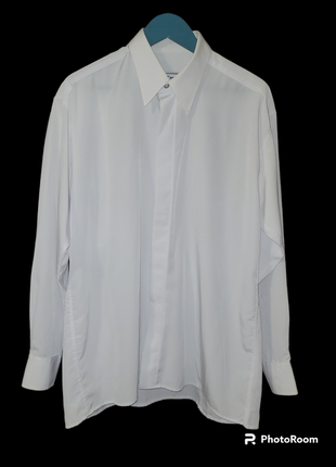 Белая рубашка мокрый шелк