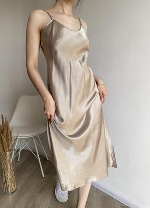 Сатинова атласна сукня міді на тонких бретелях з розрізами9 фото