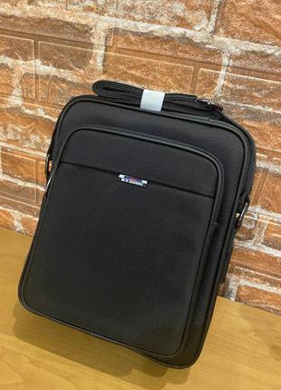 Дорожня чорна сумка