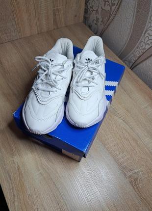 Кроссовки adidas